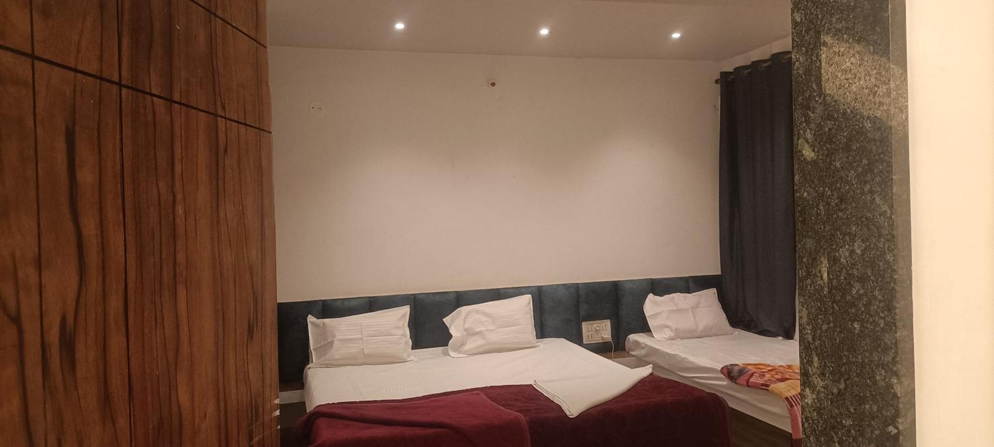 Maharaja Guest House Nashikkar Akalkot 외부 사진