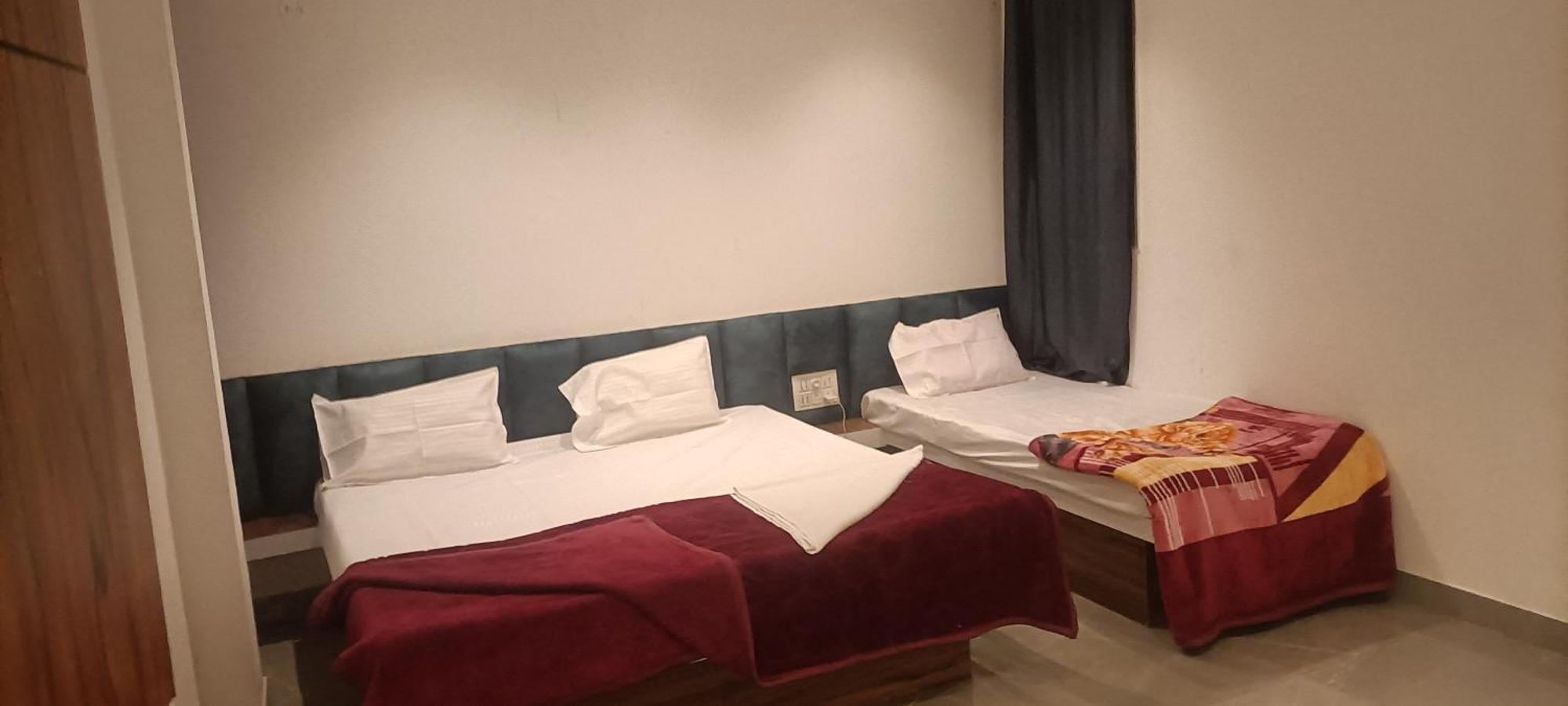 Maharaja Guest House Nashikkar Akalkot 외부 사진