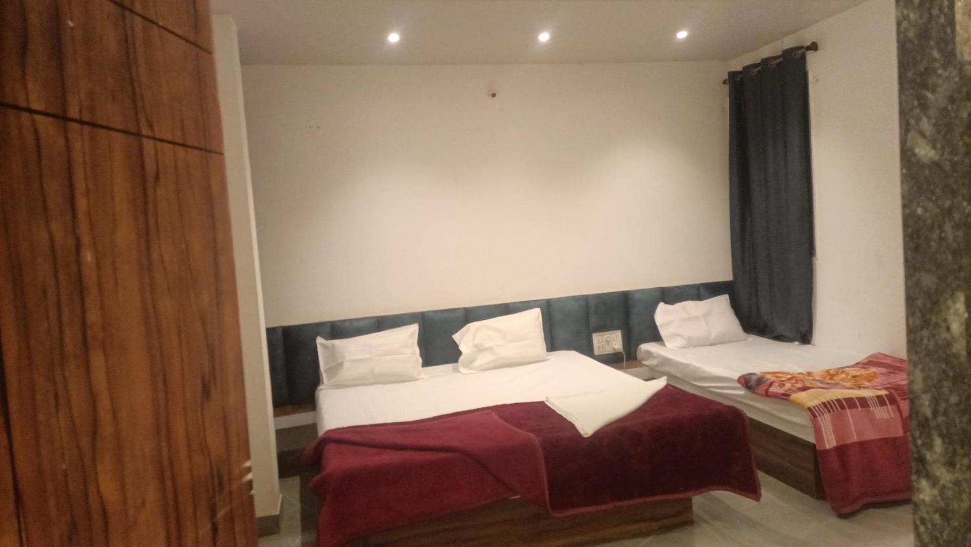 Maharaja Guest House Nashikkar Akalkot 외부 사진